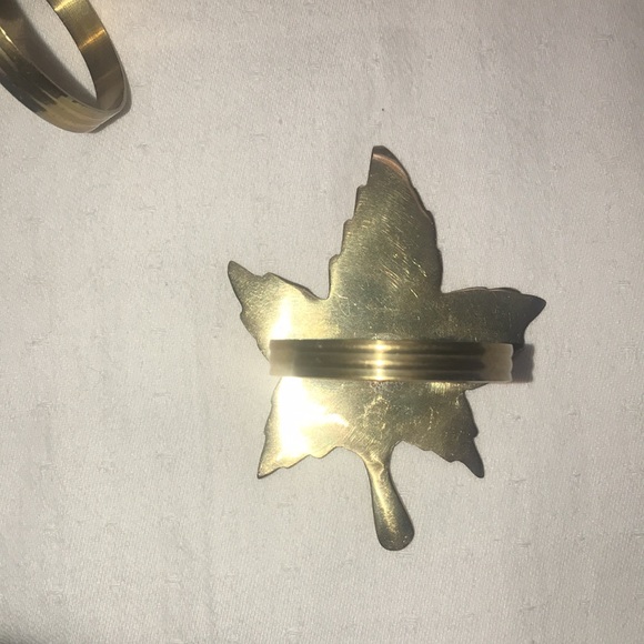 4 Brass Maple Leaf Napkin Rings - Picture 4 of 6